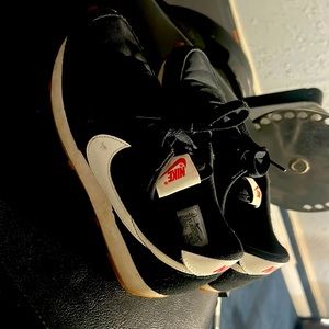 Nike Nike DBreak Daybreak
Women's Sz 7 Black White